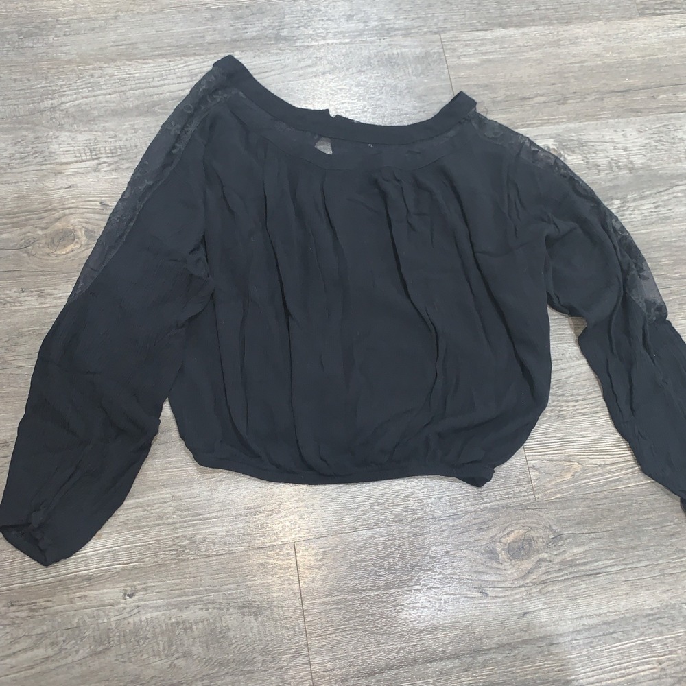 ASH & VIOLET Women's Black Blouse Lace on Sleeve Size: XL